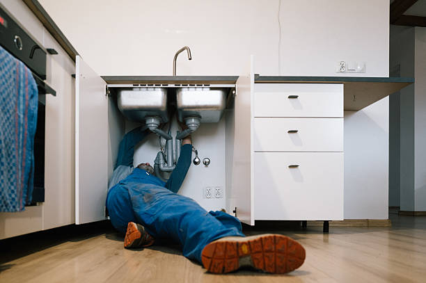 Professional Emergency Plumber technician working in Hyde Park, NY